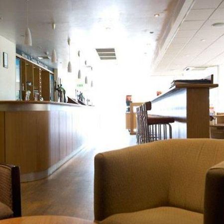 Holiday Inn Express Manchester Airport Ringway Exterior photo